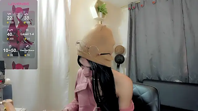 AteneaTaylor online show from 10/22/25, 02:12
