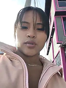 Snapshot of bella_warzon chatting on 10/19/25, 09:15 bella warzon online show from 10/19/25, 09:15