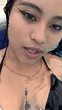 Snapshot of bella_warzon chatting on 05/16/26, 09:57 bella warzon online show from 05/16/26, 09:57