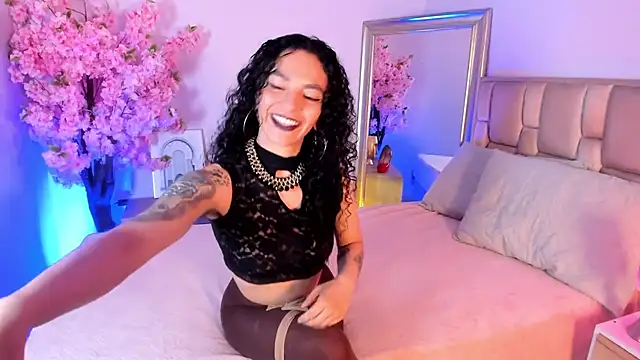 naia xo online show from 12/01/25, 09:09