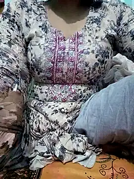 Snapshot of Hot-Nipa chatting on 12/21/25, 10:33 Hot-Nipa online show from 12/21/25, 10:33