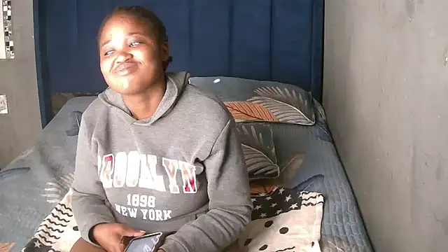 Snapshot of SexyShybarbie chatting on 12/15/25, 04:50 SexyShybarbie online show from 12/15/25, 04:50