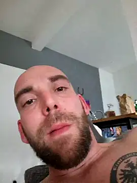 Snapshot of Smokeym123 chatting on 03/12/25, 11:33 Smokeym123 online show from 03/12/25, 11:33