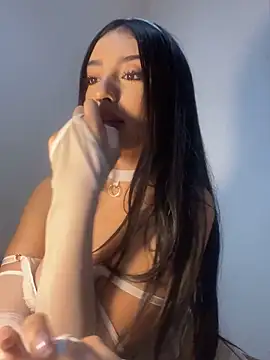 Snapshot of MagieeThomson chatting on 10/06/25, 10:51 MagieeThomson online show from 10/06/25, 10:51