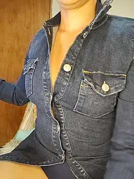 hotsexass online show from 09/17/25, 09:16