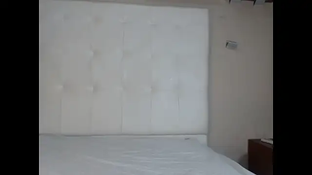 willow smitt online show from 10/02/25, 12:23