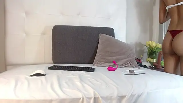 willow smitt online show from 10/09/25, 11:30