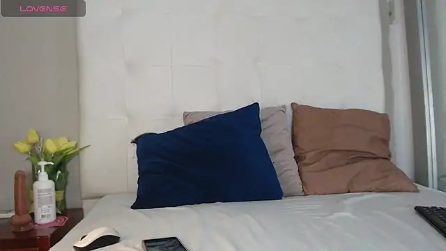 willow smitt online show from 12/19/25, 12:01