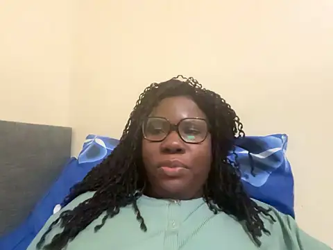 Snapshot of Midlle20 chatting on 12/20/25, 12:51 Midlle20 online show from 12/20/25, 12:51