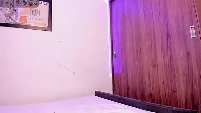 Snapshot of NAOMMII_ chatting on 12/16/25, 02:44 NAOMMII online show from 12/16/25, 02:44