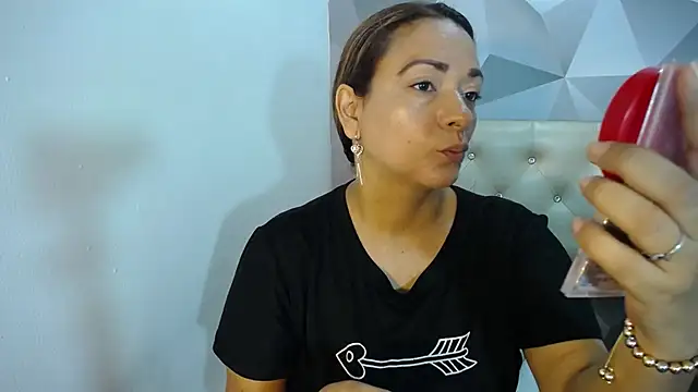 Milf-Prettyboobs online show from 11/05/25, 11:10