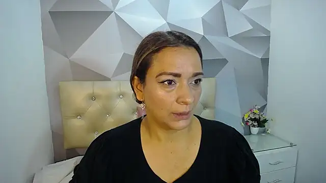 Milf-Prettyboobs online show from 11/10/25, 10:58