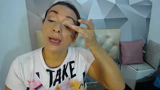 Milf-Prettyboobs online show from 11/17/25, 10:43