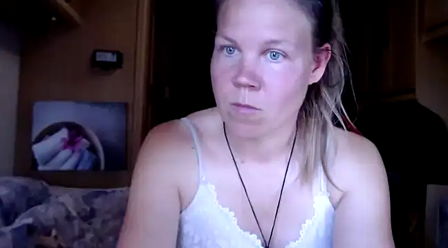 Snapshot of CallMeMaria chatting on 12/27/24, 04:32 CallMeMaria online show from 12/27/24, 04:32