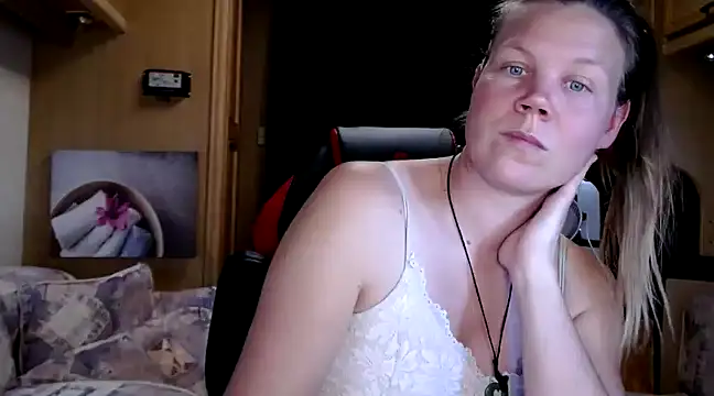 Snapshot of CallMeMaria chatting on 12/28/24, 03:48 CallMeMaria online show from 12/28/24, 03:48