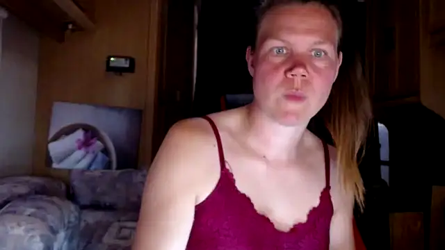 Snapshot of CallMeMaria chatting on 01/03/25, 04:59 CallMeMaria online show from 01/03/25, 04:59