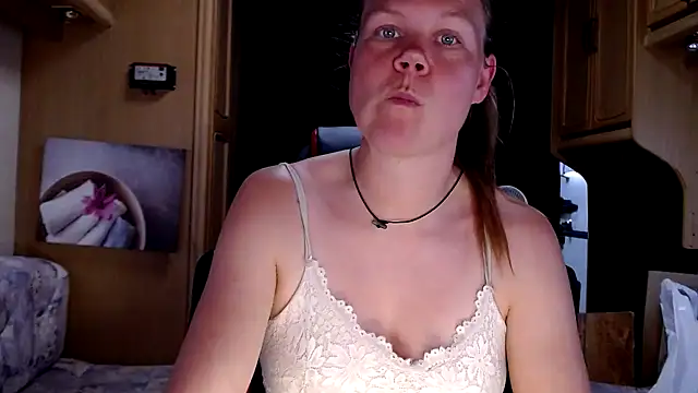 Snapshot of CallMeMaria chatting on 01/04/25, 01:21 CallMeMaria online show from 01/04/25, 01:21