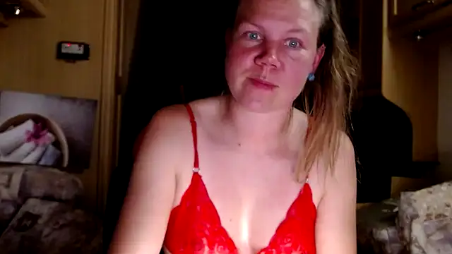 Snapshot of CallMeMaria chatting on 01/08/25, 09:12 CallMeMaria online show from 01/08/25, 09:12