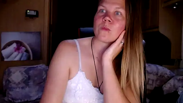 Snapshot of CallMeMaria chatting on 01/11/25, 04:57 CallMeMaria online show from 01/11/25, 04:57