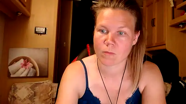 Snapshot of CallMeMaria chatting on 01/12/25, 09:08 CallMeMaria online show from 01/12/25, 09:08