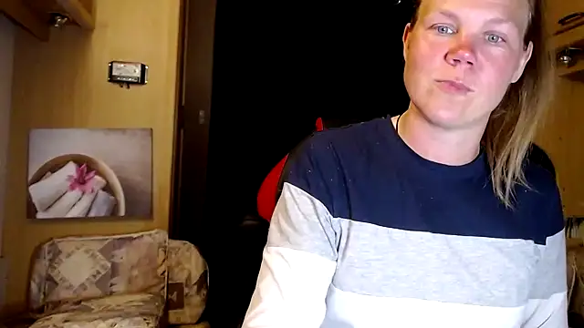 Snapshot of CallMeMaria chatting on 01/15/25, 08:05 CallMeMaria online show from 01/15/25, 08:05