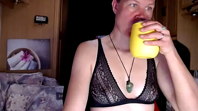 Snapshot of CallMeMaria chatting on 01/21/25, 11:03 CallMeMaria online show from 01/21/25, 11:03