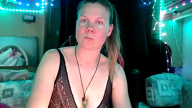 Snapshot of CallMeMaria chatting on 01/27/25, 06:31 CallMeMaria online show from 01/27/25, 06:31