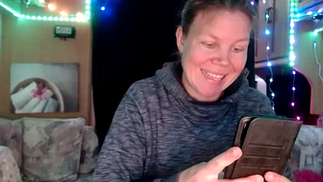 Snapshot of CallMeMaria chatting on 02/04/25, 11:38 CallMeMaria online show from 02/04/25, 11:38