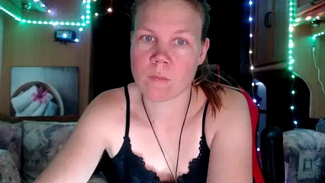 Snapshot of CallMeMaria chatting on 02/05/25, 01:44 CallMeMaria online show from 02/05/25, 01:44