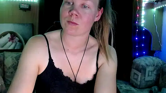 Snapshot of CallMeMaria chatting on 02/05/25, 08:57 CallMeMaria online show from 02/05/25, 08:57