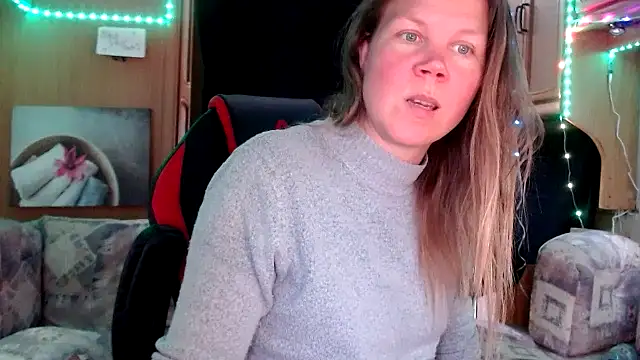 Snapshot of CallMeMaria chatting on 02/07/25, 12:39 CallMeMaria online show from 02/07/25, 12:39