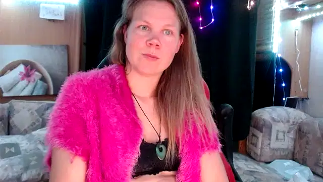 Snapshot of CallMeMaria chatting on 02/12/25, 06:51 CallMeMaria online show from 02/12/25, 06:51