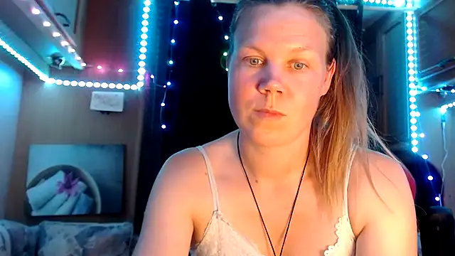 Snapshot of CallMeMaria chatting on 02/15/25, 09:15 CallMeMaria online show from 02/15/25, 09:15