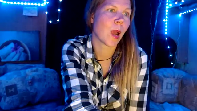 Snapshot of CallMeMaria chatting on 02/16/25, 08:00 CallMeMaria online show from 02/16/25, 08:00