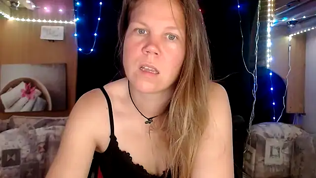 Snapshot of CallMeMaria chatting on 02/17/25, 10:07 CallMeMaria online show from 02/17/25, 10:07