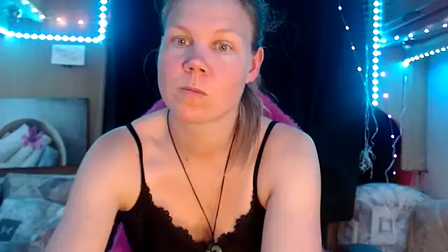 Snapshot of CallMeMaria chatting on 02/21/25, 01:22 CallMeMaria online show from 02/21/25, 01:22