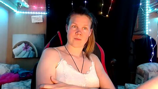 Snapshot of CallMeMaria chatting on 03/04/25, 09:11 CallMeMaria online show from 03/04/25, 09:11