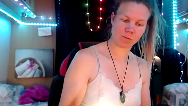 Snapshot of CallMeMaria chatting on 03/05/25, 10:22 CallMeMaria online show from 03/05/25, 10:22