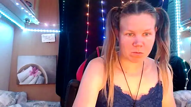 Snapshot of CallMeMaria chatting on 03/07/25, 01:40 CallMeMaria online show from 03/07/25, 01:40