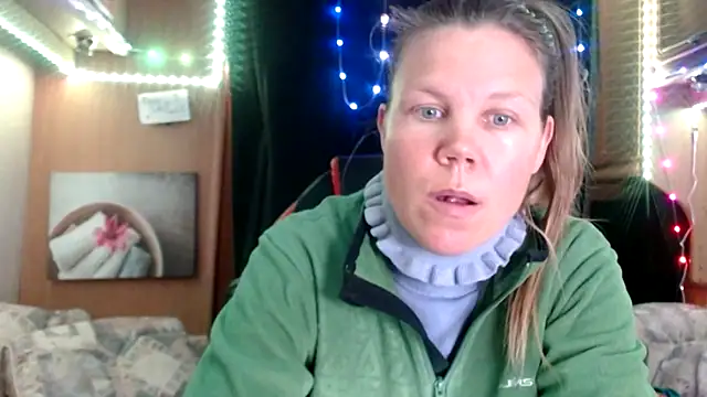 Snapshot of CallMeMaria chatting on 03/08/25, 06:26 CallMeMaria online show from 03/08/25, 06:26