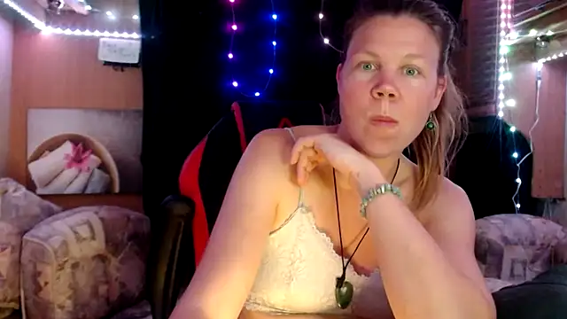 Snapshot of CallMeMaria chatting on 03/12/25, 09:03 CallMeMaria online show from 03/12/25, 09:03