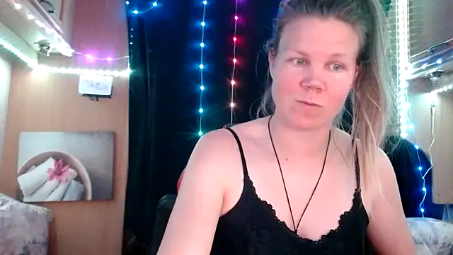 Snapshot of CallMeMaria chatting on 03/13/25, 03:39 CallMeMaria online show from 03/13/25, 03:39