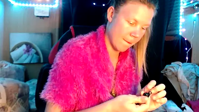 Snapshot of CallMeMaria chatting on 03/14/25, 08:28 CallMeMaria online show from 03/14/25, 08:28