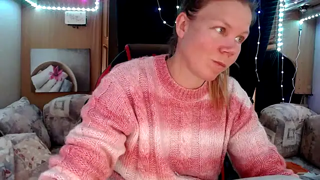 Snapshot of CallMeMaria chatting on 03/19/25, 11:06 CallMeMaria online show from 03/19/25, 11:06