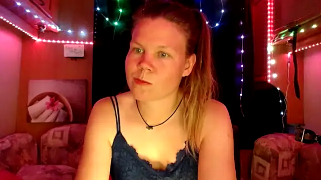 Snapshot of CallMeMaria chatting on 03/21/25, 09:12 CallMeMaria online show from 03/21/25, 09:12