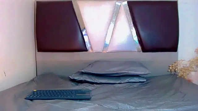 alexsandra kiss online show from 11/17/25, 11:16