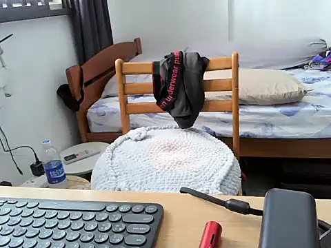 Snapshot of mak_mark92 chatting on 10/19/25, 01:50 mak mark92 online show from 10/19/25, 01:50