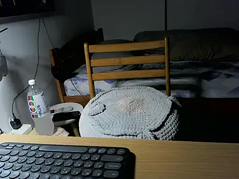 Snapshot of mak_mark92 chatting on 10/19/25, 05:57 mak mark92 online show from 10/19/25, 05:57