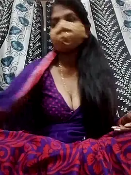 Snapshot of seexypatola chatting on 12/15/25, 12:04 seexypatola online show from 12/15/25, 12:04