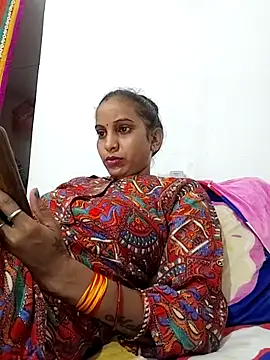 Snapshot of Hotty-Nidhi chatting on 10/26/25, 04:13 Hotty-Nidhi online show from 10/26/25, 04:13